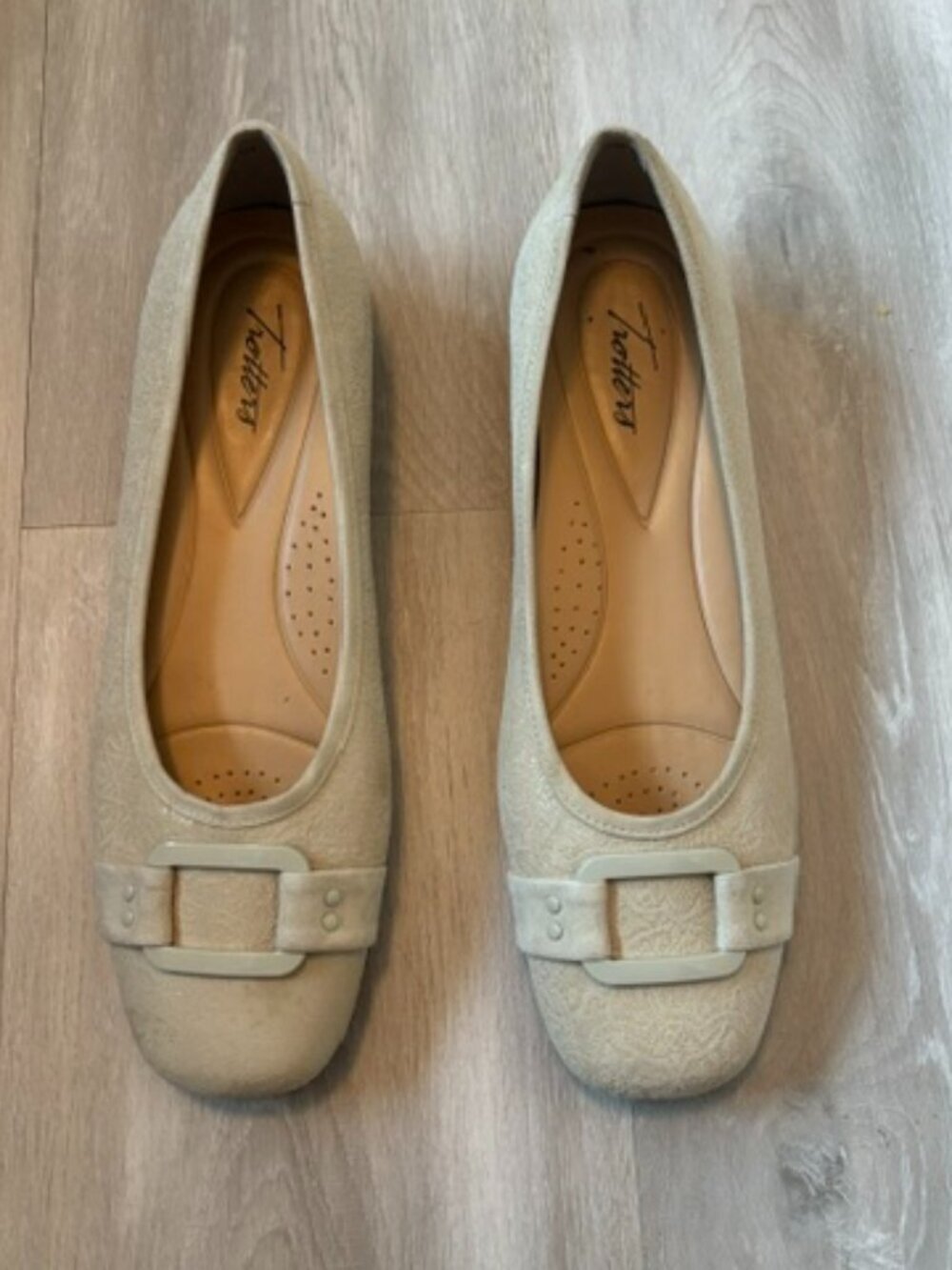 Trotters womens SIZZLEBallet Flat size 11N